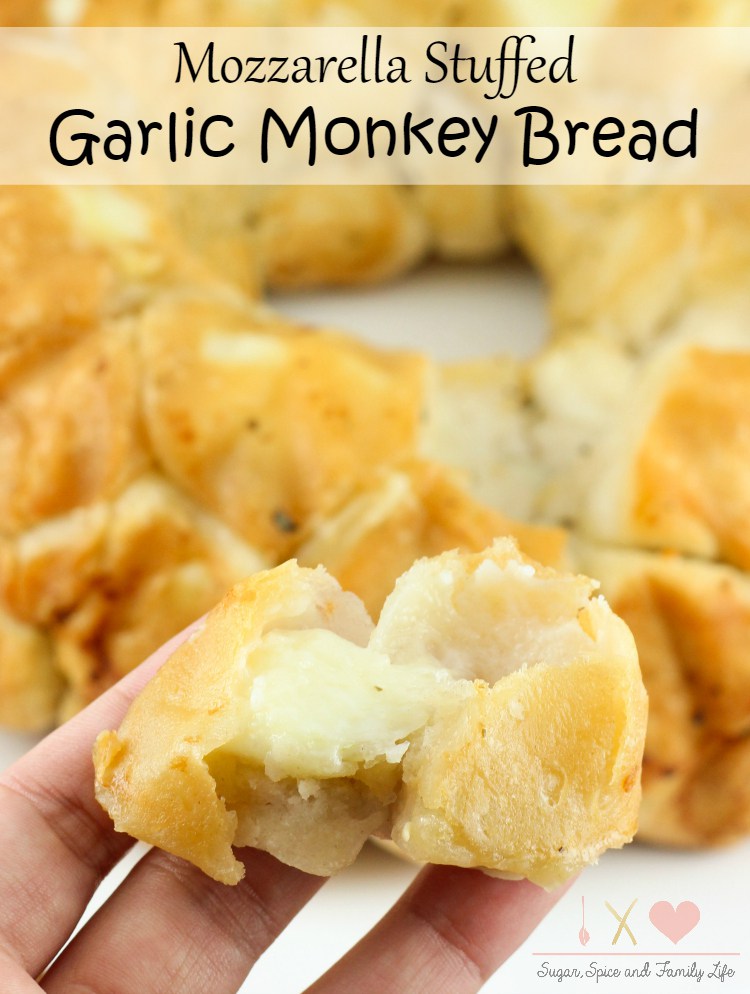 Mozzarella-Stuffed-Garlic-Monkey-Bread-16a